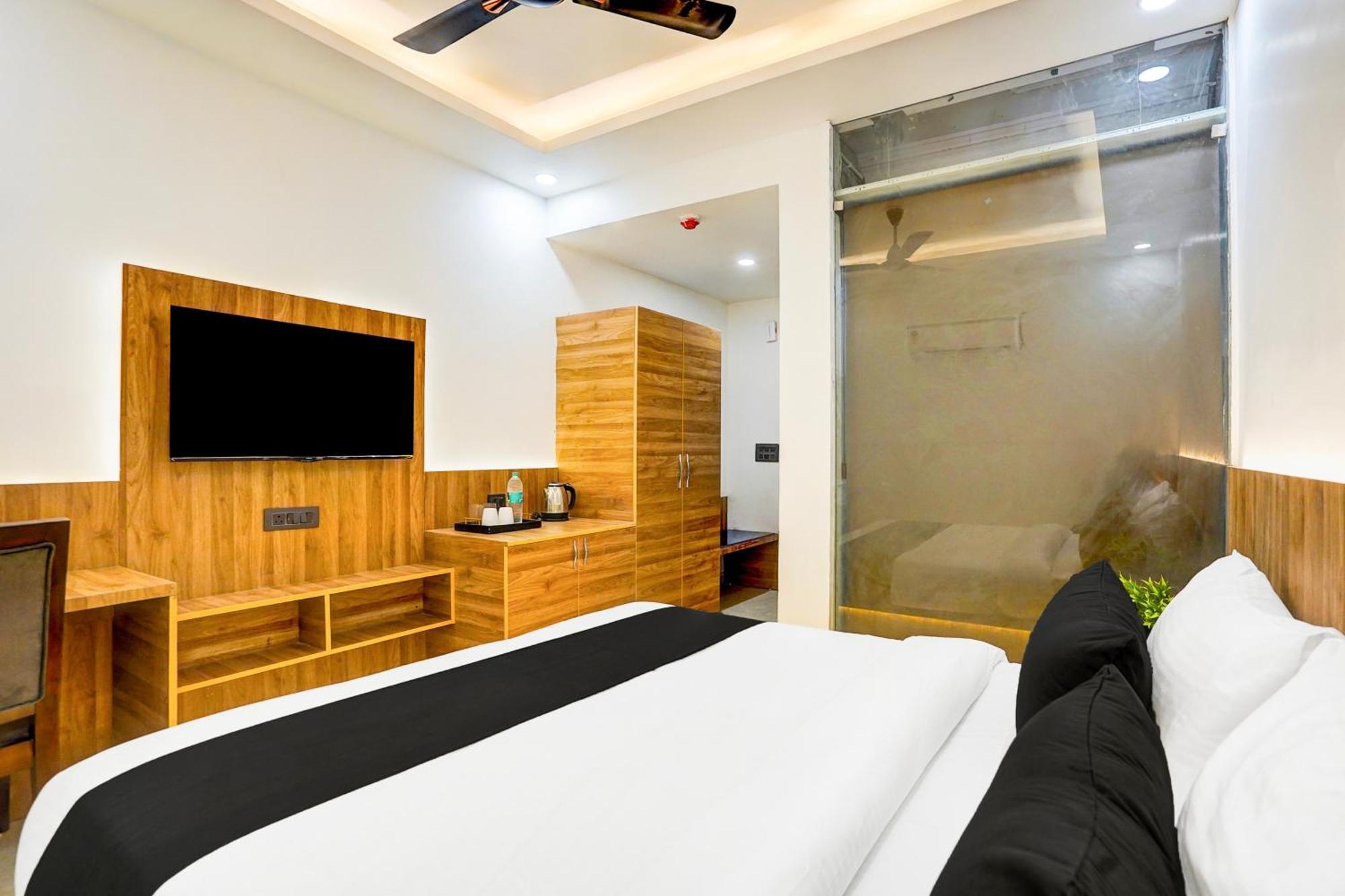Townhouse Grand Address Hotel And Banquet ガーズィヤーバード エクステリア 写真