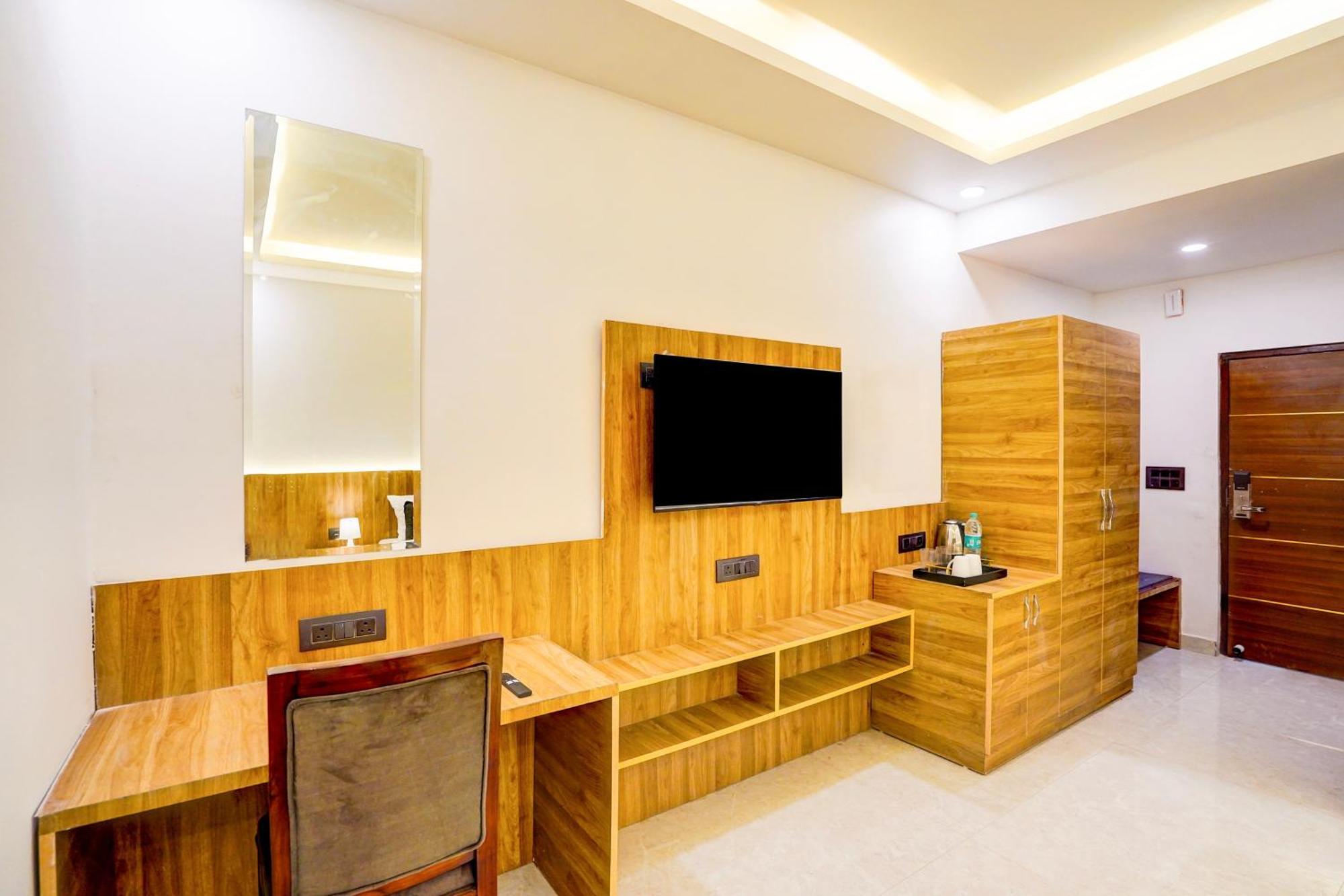 Townhouse Grand Address Hotel And Banquet ガーズィヤーバード エクステリア 写真